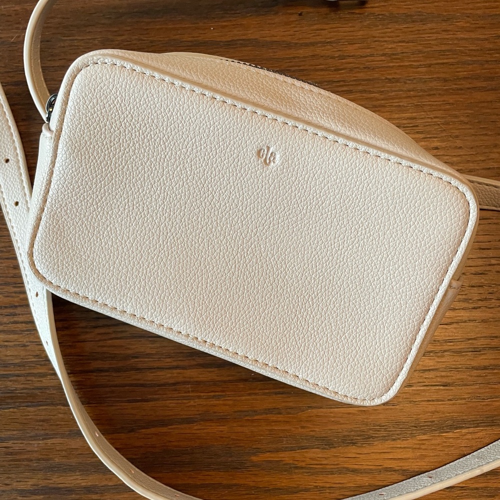 ela for thé Jilly Box crossbody bag